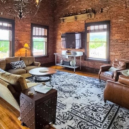 Brick Loft Penthouse On Main Daire Brevard Dış mekan fotoğraf